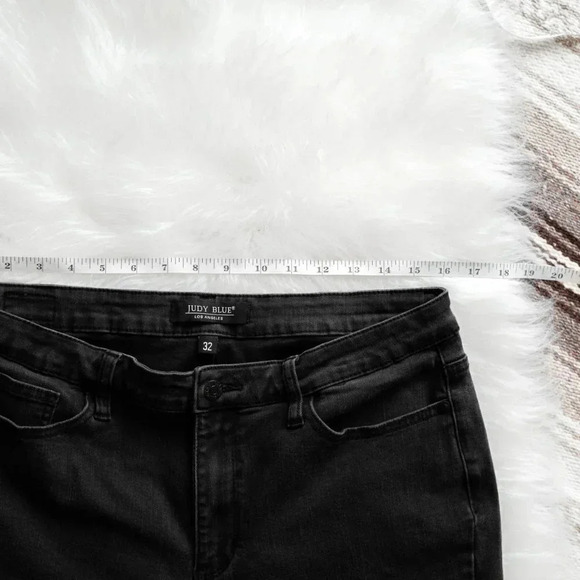 Judy Blue Denim Sz 32 Black Jeans MidRise Cropped Jeans Non-Distressed Stretchy - Picture 7 of 9